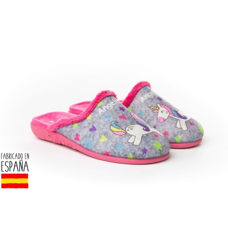 Calzado descanso destalonado con detalle dibujo poni, made in