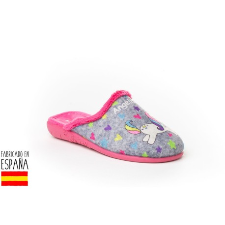 Calzado descanso destalonado con detalle dibujo poni, made in