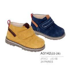 Botines clásicos detalle pespunte en talón y en cierre velcro -